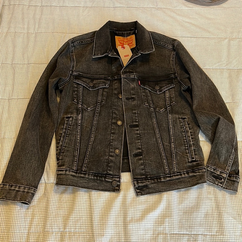 NWT Faded Levi’s Black Denim Jacket